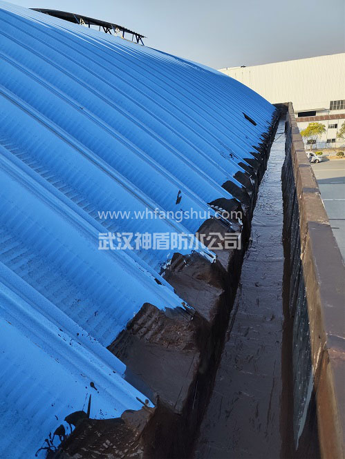 武汉钢结构屋面厂房水沟漏雨防水维修